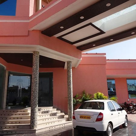 Hardik Resort Órcsha Kültér fotó