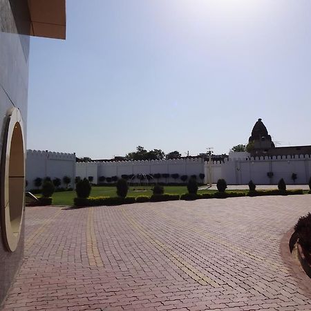 Hardik Resort Órcsha Kültér fotó