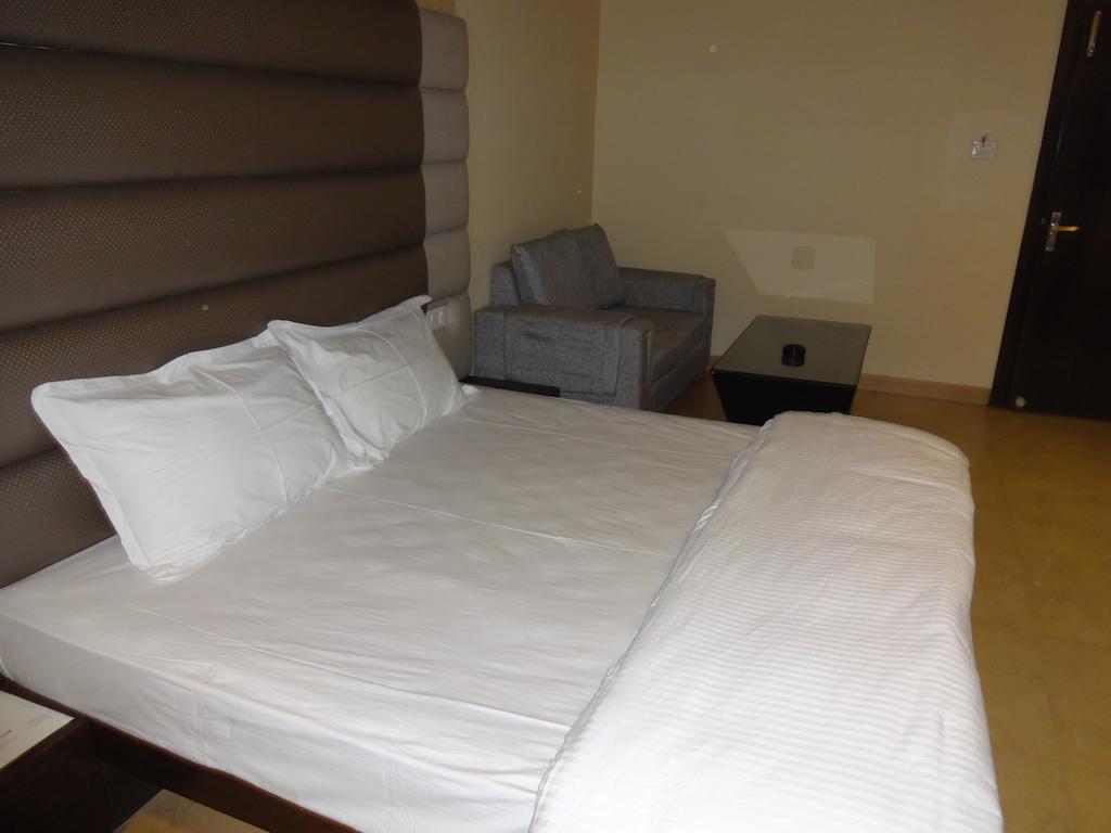 Hardik Resort Órcsha Szoba fotó