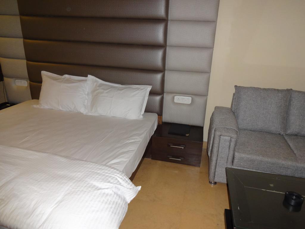 Hardik Resort Órcsha Kültér fotó
