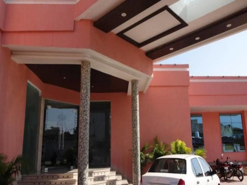 Hardik Resort Órcsha Kültér fotó